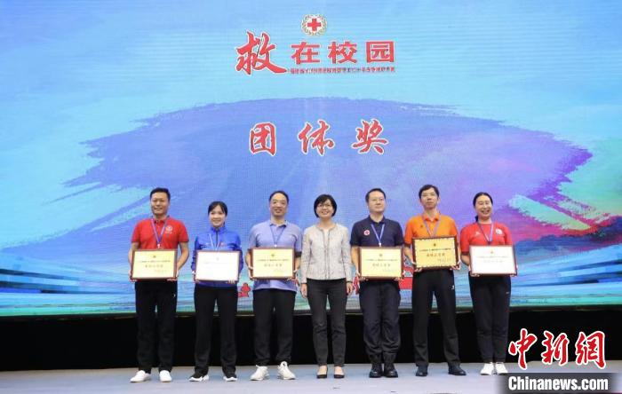 頒獎(jiǎng)現(xiàn)場?!≮w凌峰 攝 頒獎(jiǎng)現(xiàn)場?!≮w凌峰 攝